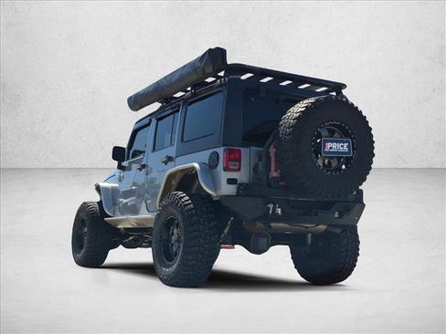 Used 2015 Jeep Wrangler Unlimited Rubicon w/ Connectivity Group AWD/4WD image 7