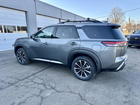 New 2026 Nissan Pathfinder Platinum image 17