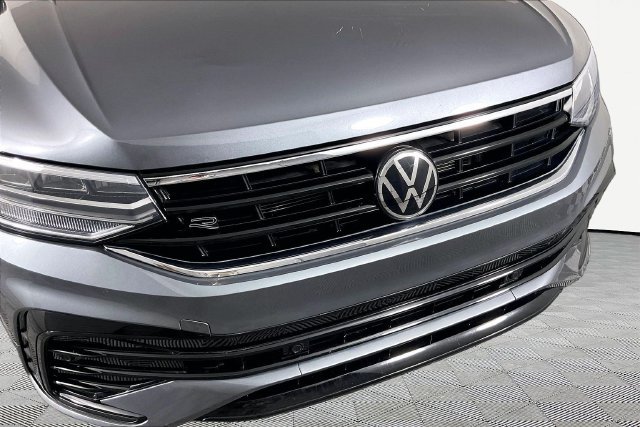 Used 2023 Volkswagen Tiguan SE R-Line FWD image 31