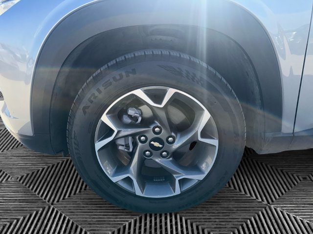 Used 2025 Chevrolet Trax LT FWD image 14