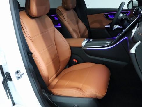 Used 2025 Mercedes-Benz GLC 350e GLC 350e w/ Driver Assistance Package image 18