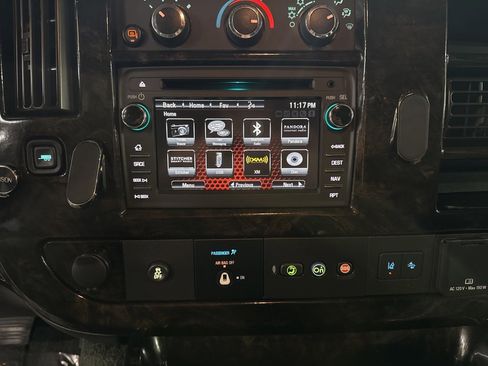 Used 2020 GMC Savana 2500 Extended w/ Enhanced Convenience Package image 18