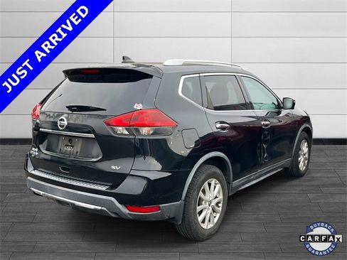 Used 2018 Nissan Rogue SV w/ Premium Package image 2