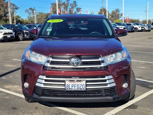 Used 2019 Toyota Highlander XLE image 2