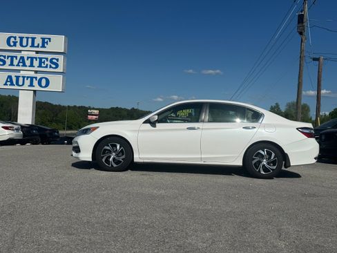Used 2017 Honda Accord LX image 11