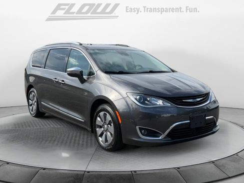 Used 2019 Chrysler Pacifica Limited w/ Advanced Safetytec Group FWD image 1