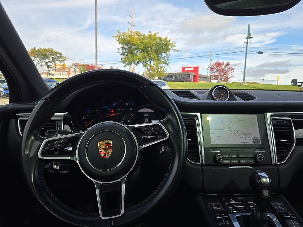 Used 2018 Porsche Macan Sport Edition AWD/4WD image 34