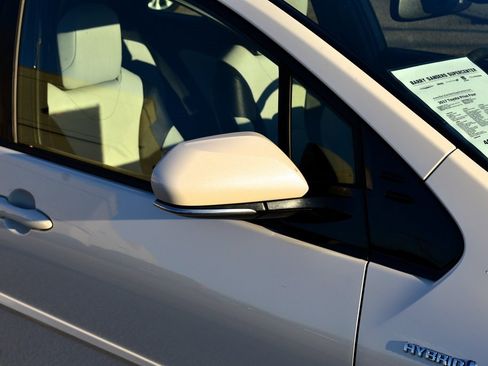 Used 2017 Toyota Prius Four Touring w/ Protection Package image 7