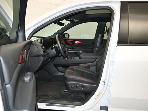 Certified 2024 Chevrolet Traverse RS w/ LPO, Floor Liner Package image 23