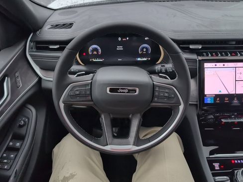 New 2025 Jeep Grand Cherokee Limited image 27