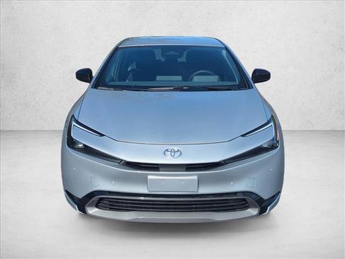 Used 2025 Toyota Prius XLE image 2