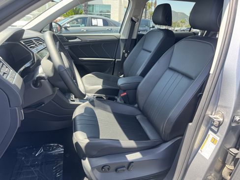 Used 2022 Volkswagen Tiguan SE AWD/4WD image 15