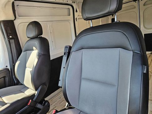 Used 2024 RAM ProMaster 2500 w/ Convenience Group FWD image 17