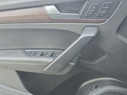 Used 2023 Audi Q5 2.0T Premium Plus w/ Premium Plus Package image 32