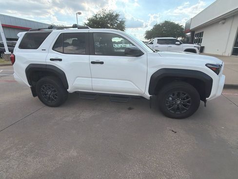 Used 2025 Toyota 4Runner SR5 AWD/4WD image 4