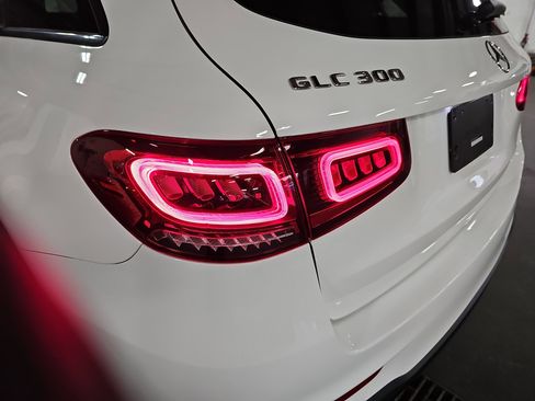 Used 2022 Mercedes-Benz GLC 300 4MATIC image 38