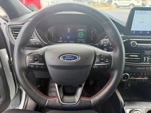 Certified 2025 Ford Escape ST-Line Select AWD/4WD image 22
