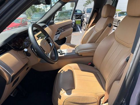 Used 2025 Land Rover Range Rover SE AWD/4WD image 8