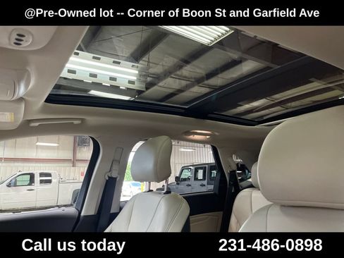 Used 2018 Ford Edge Titanium w/ Equipment Group 302A AWD/4WD image 13
