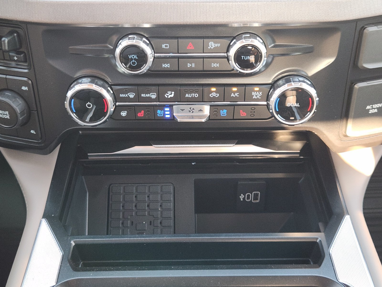 New 2027 Ford F350 Platinum w/ Platinum Plus Package AWD/4WD image 18