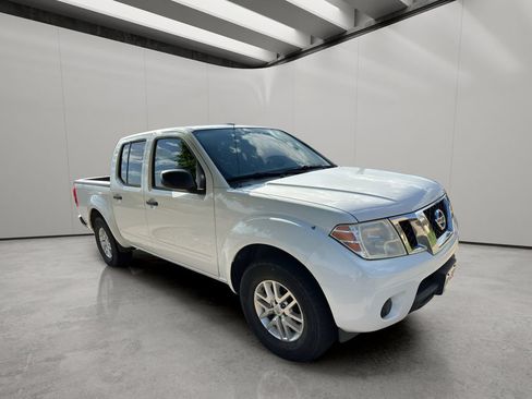 Used 2016 Nissan Frontier SV RWD image 6
