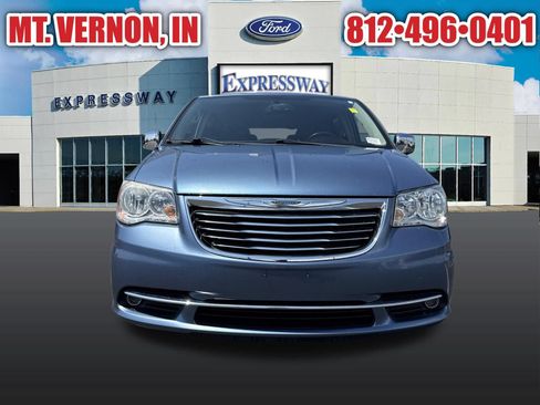 Used 2011 Chrysler Town & Country Touring-L w/ Driver Convenience Group FWD image 11