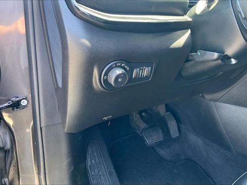 Used 2023 Jeep Compass Latitude AWD/4WD image 33