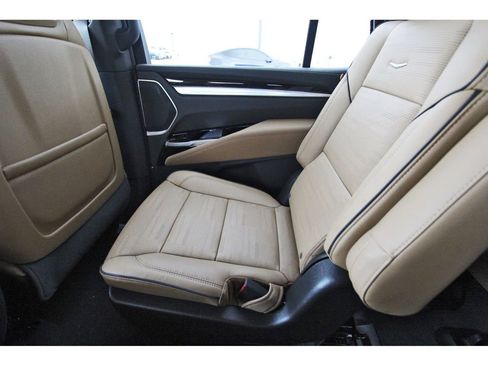 New 2026 Cadillac Escalade Luxury AWD/4WD image 12