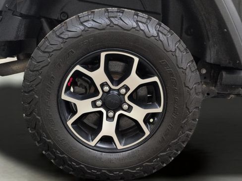 Used 2023 Jeep Wrangler Unlimited Rubicon w/ Dual Top Group AWD/4WD image 26