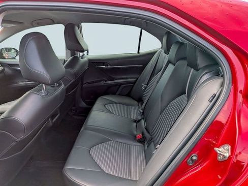 Used 2020 Toyota Camry SE FWD image 12