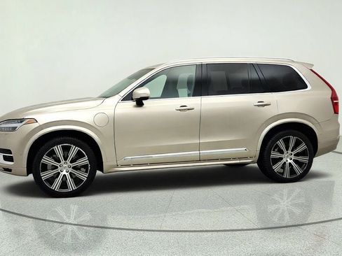 Used 2024 Volvo XC90 T8 Plus w/ Protection Package Premier AWD/4WD image 8