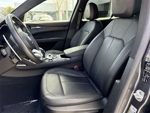 Used 2023 Alfa Romeo Stelvio Sprint image 11
