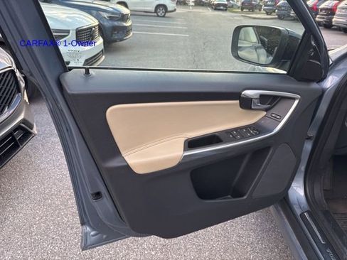 Used 2017 Volvo XC60 T6 Dynamic w/ Advanced Package image 20