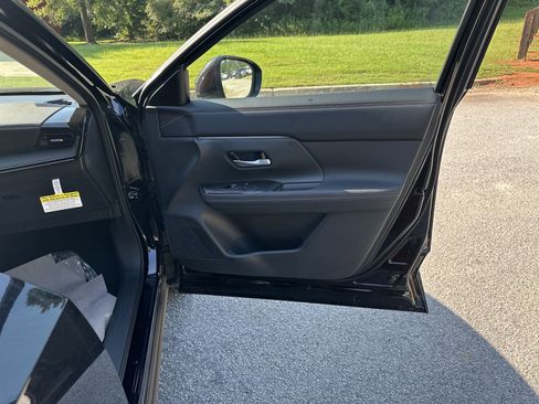 New 2025 Nissan Kicks SR image 14