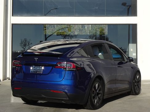 Used 2023 Tesla Model X image 9