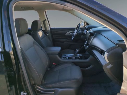 Used 2021 Chevrolet Traverse LT image 15