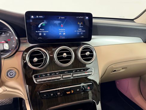 Used 2021 Mercedes-Benz GLC 300 4MATIC image 25