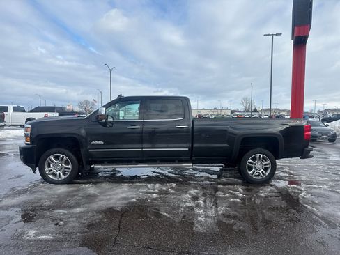 Used 2018 Chevrolet Silverado 2500 High Country image 2