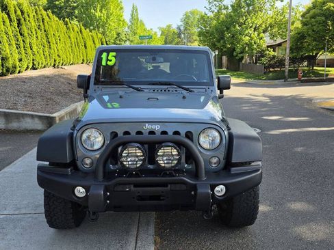 Used 2015 Jeep Wrangler Unlimited Rubicon w/ Connectivity Group AWD/4WD image 2