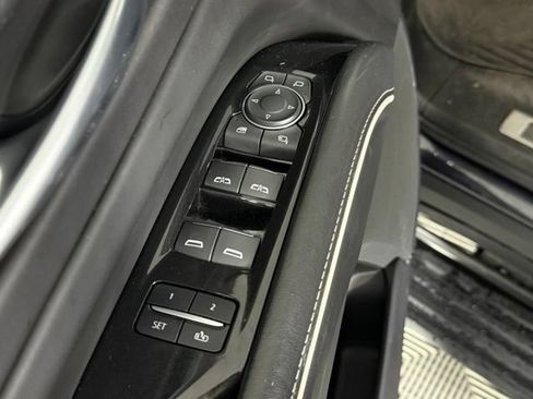 Used 2022 Cadillac Escalade ESV Sport Platinum AWD/4WD image 30