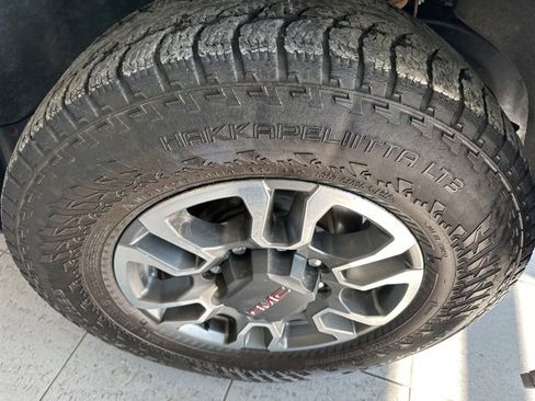 Used 2023 GMC Sierra 2500 AT4 w/ AT4 Preferred Package image 19