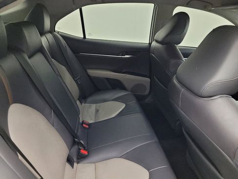 Used 2020 Toyota Camry XLE image 19