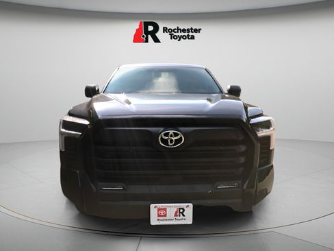 Used 2022 Toyota Tundra SR5 w/ SR5 Convenience Package AWD/4WD image 2