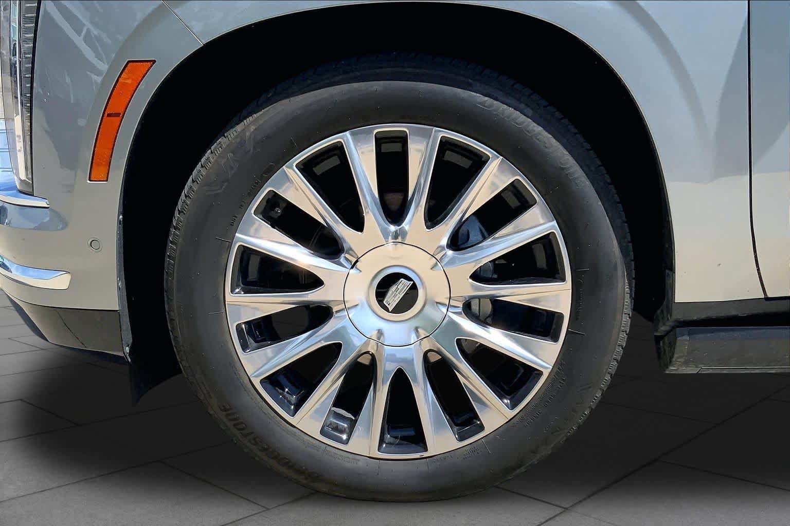 Used 2025 Cadillac Escalade Premium Luxury Platinum w/ LPO, Floor Liner Package AWD/4WD image 10