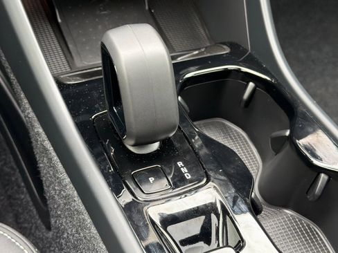 Used 2025 Volvo XC40 B5 Ultra w/ Climate Package image 22