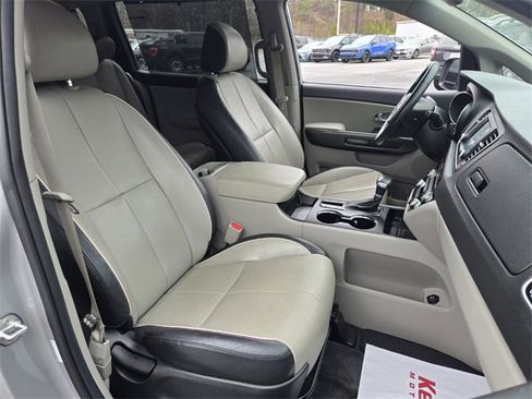 Used 2020 Kia Sedona EX image 17