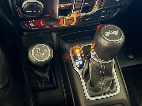 Used 2025 Jeep Wrangler Willys image 25