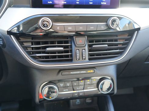 Used 2022 Ford Escape SE w/ SE Sport Appearance Package FWD image 12