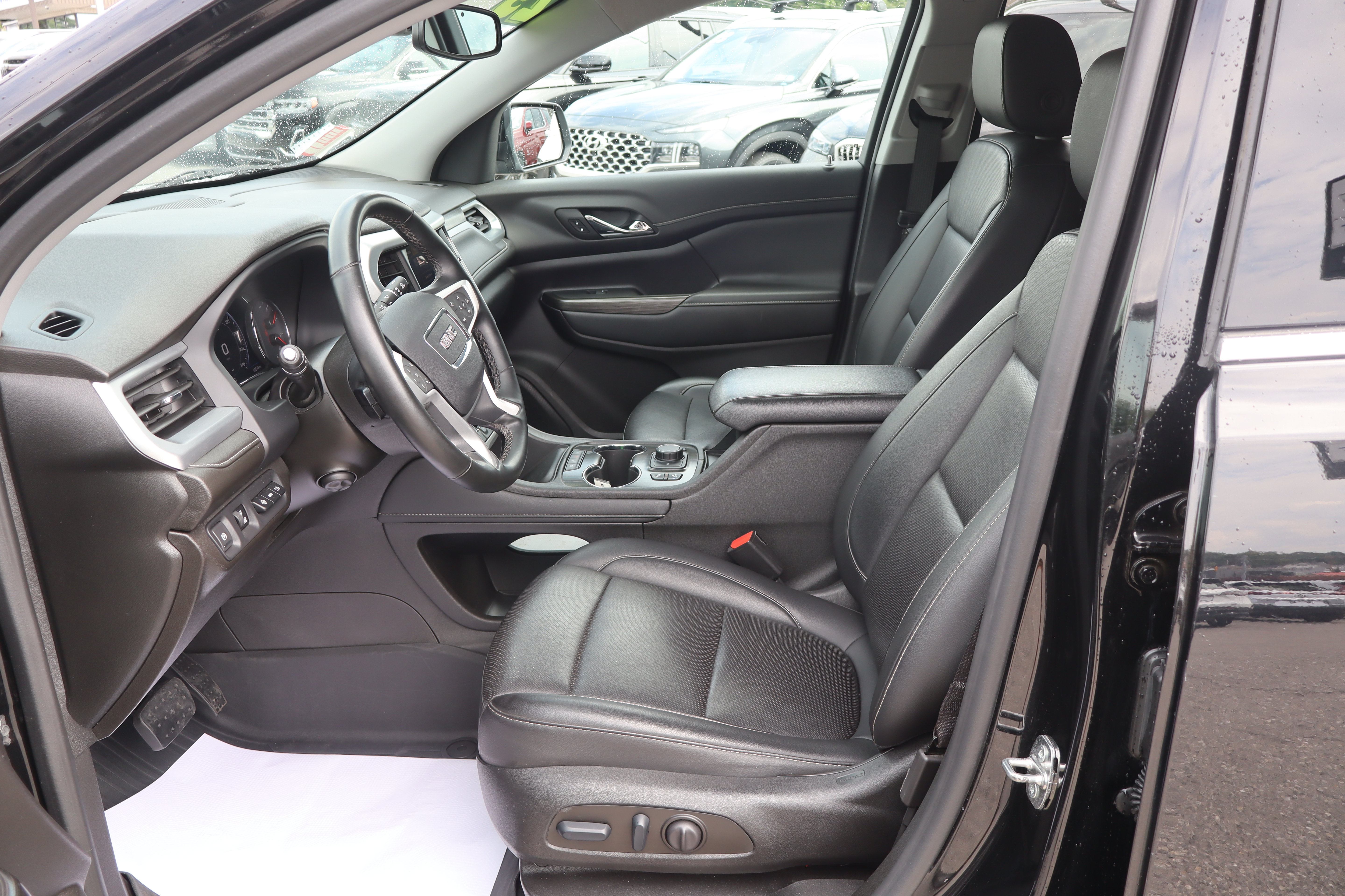 Used 2023 GMC Acadia SLT w/ Technology Package AWD/4WD image 12
