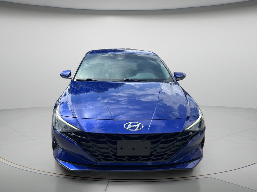 Used 2023 Hyundai Elantra SEL w/ Winter Weather Package FWD image 2